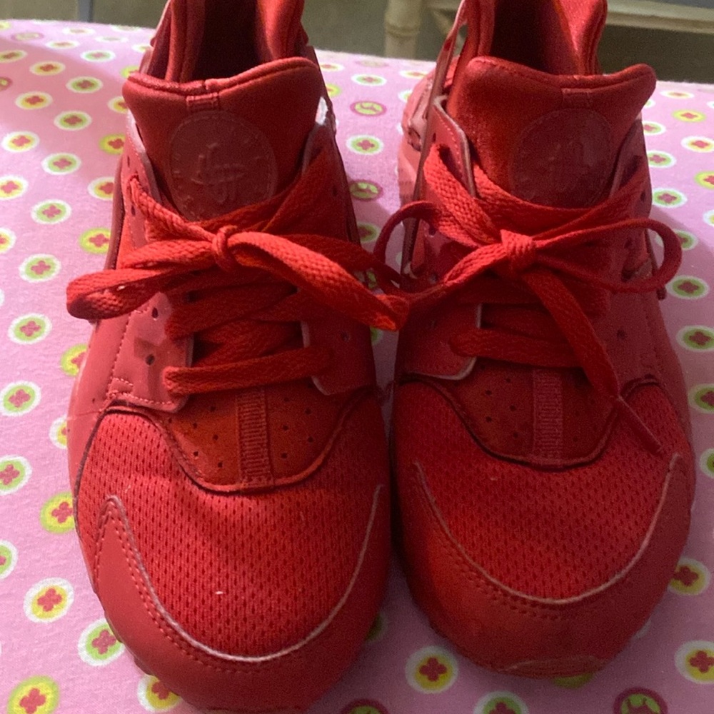 Nike Huarache color Red size 5.5 shoes